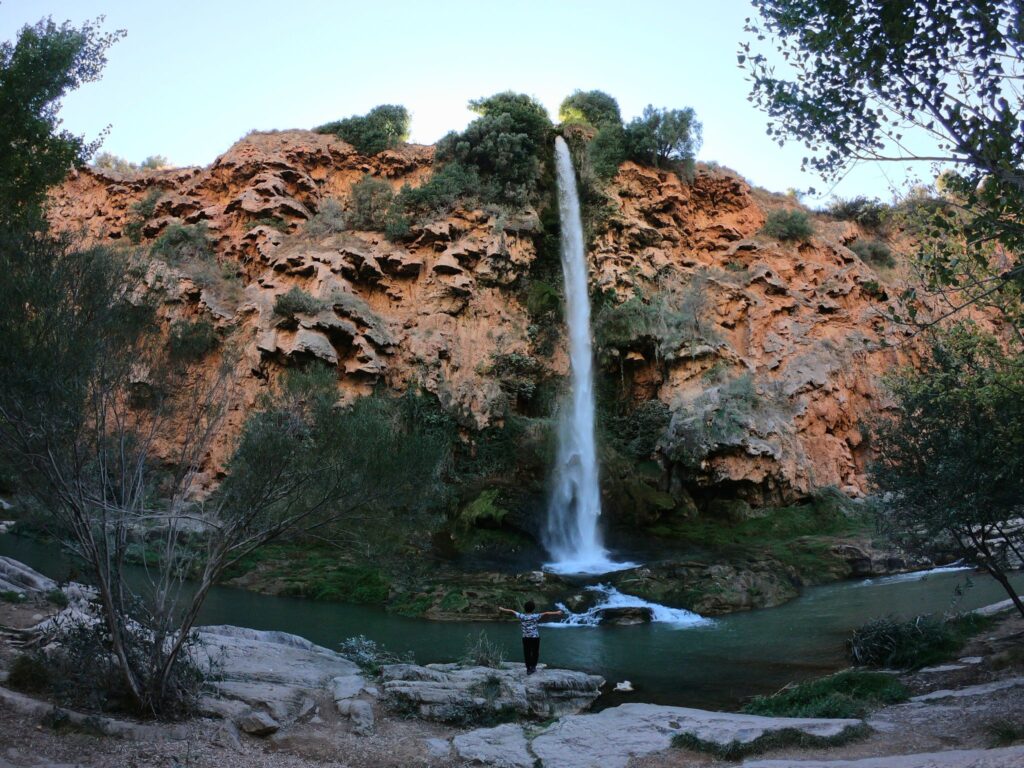 Salto de la Novia en Navajas, Valencia, con cascada de más de 50 metros