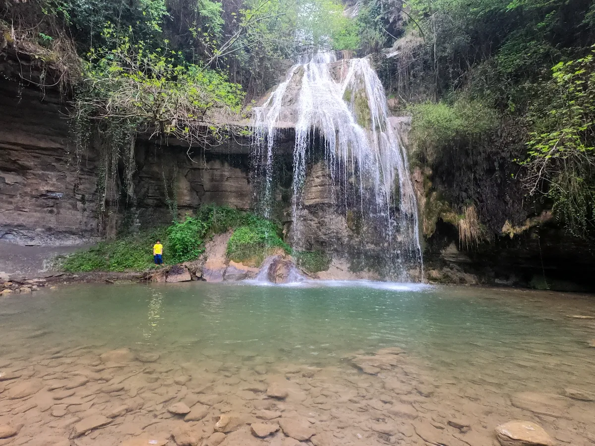 Salt del Roure, cascada y poza espectacular en la Garrotxa