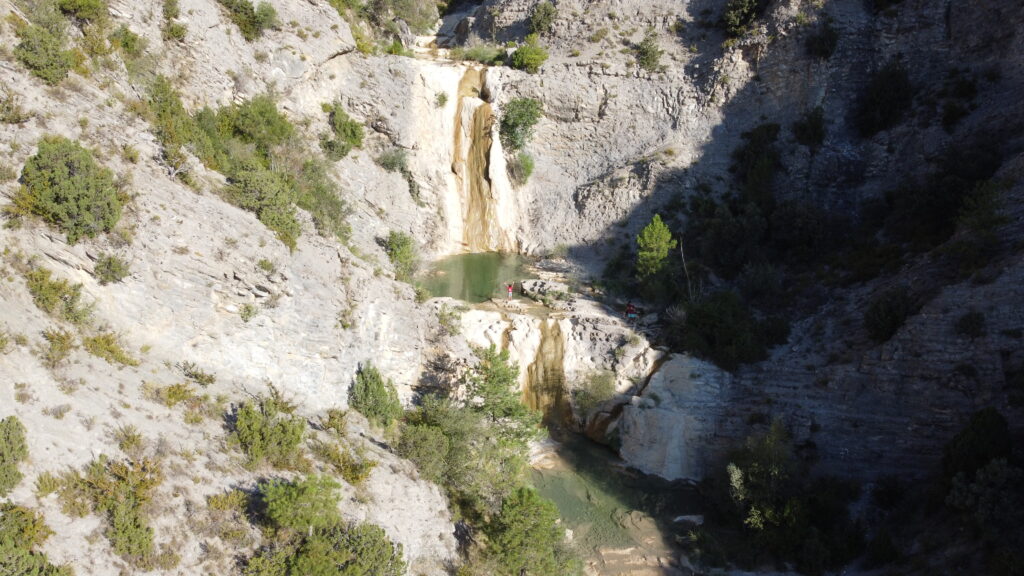 Vista aérea de las dos pozas de las cascadas de Organyà desde el dron